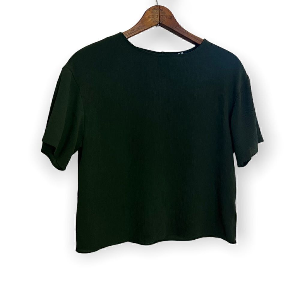 Uniqlo Short Sleeve Flowey Crewneck Top